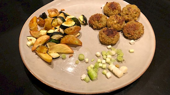 Foto Krieltjes, courgette met bosui en falafel.